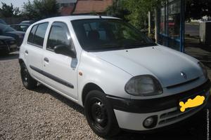 Renault Clio 2003 180.110 km Bencin